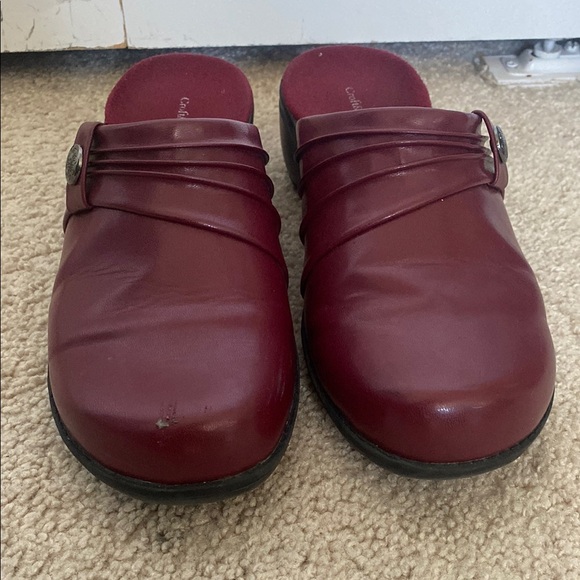 Croft And Barrow Size 8 Burgundy Slip-On Clogs - Picture 5 of 10